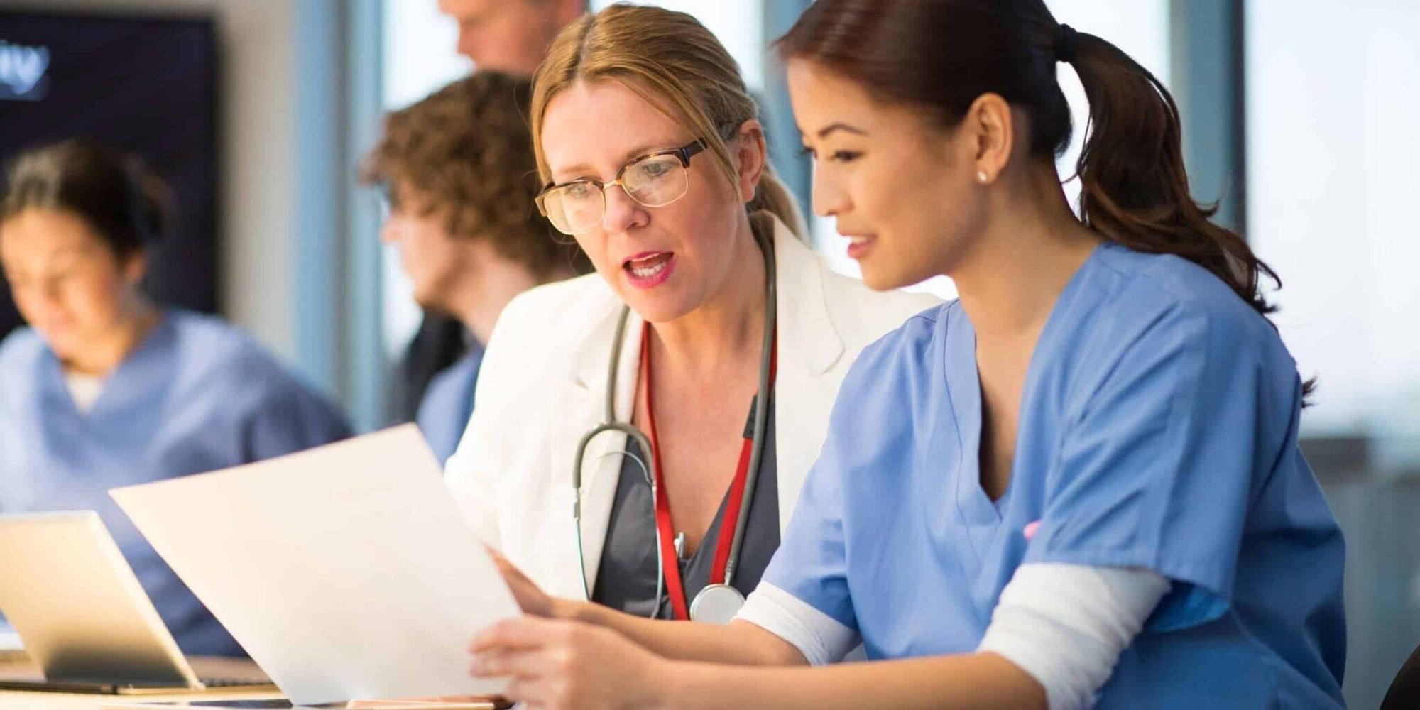 doctor-discussing-with-asian-medical-student